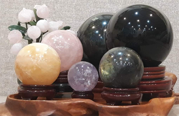 quả cầu phong thủy tặng tân gia