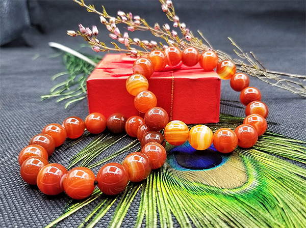 quà tặng tân gia trang sức đá quý phong thủy