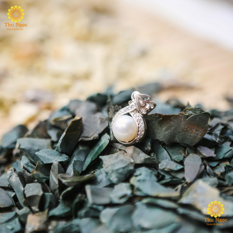 Trang suc da quy - mat ngoc trai boc bac