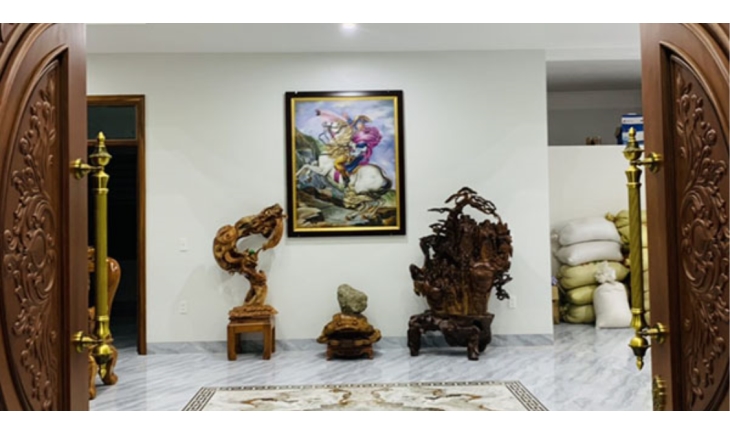 Thu Ngọc cảm ơn khách hàng mua tranh đá quý ở Nha Trang từ năm 2009