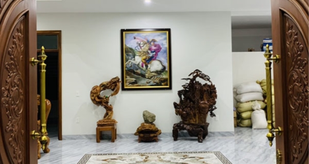 Thu Ngọc cảm ơn khách hàng mua tranh đá quý ở Nha Trang từ năm 2009